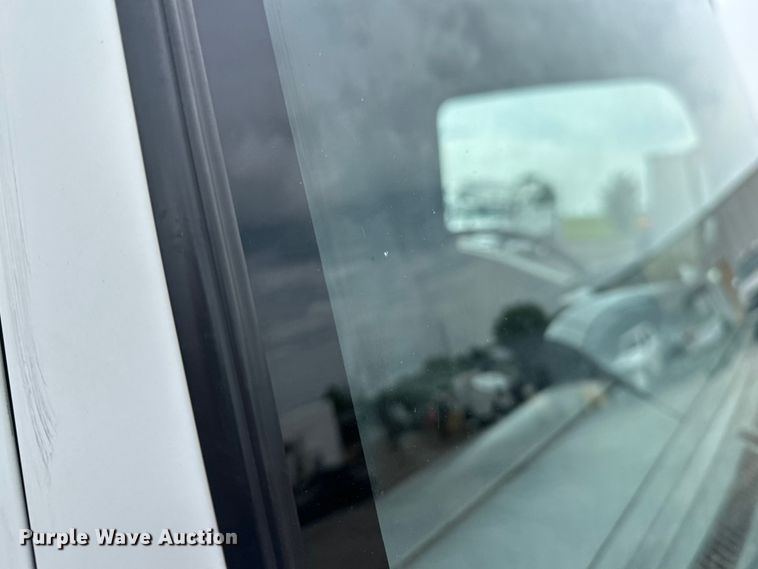 image for item EG1630 2012 Isuzu  NRR pressure washer truck