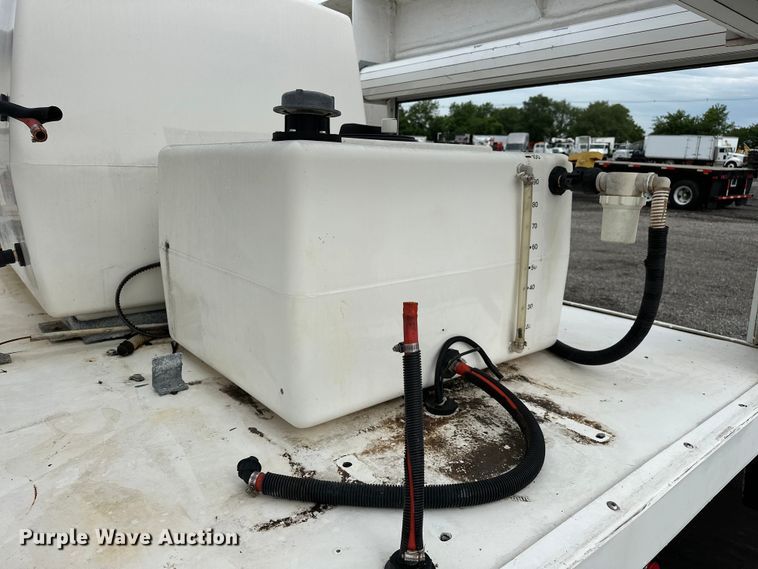 image for item EG1630 2012 Isuzu  NRR pressure washer truck