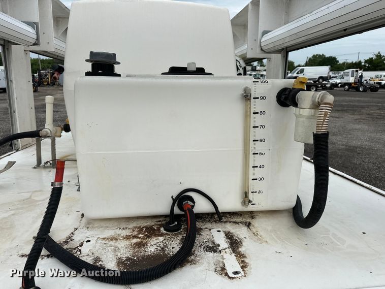 image for item EG1630 2012 Isuzu  NRR pressure washer truck