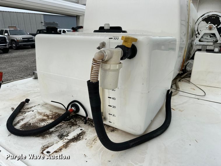 image for item EG1630 2012 Isuzu  NRR pressure washer truck