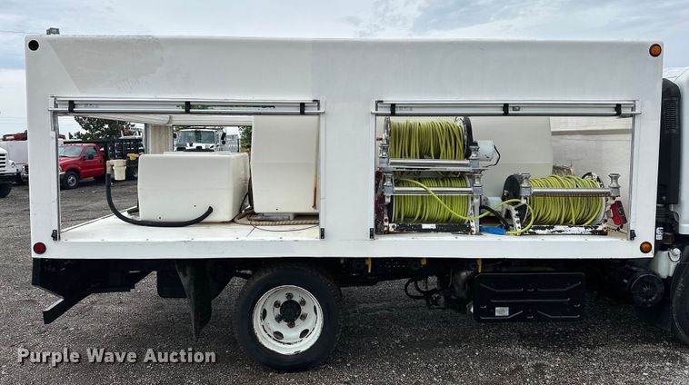 image for item EG1630 2012 Isuzu  NRR pressure washer truck