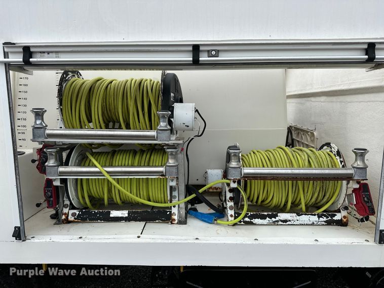 image for item EG1630 2012 Isuzu  NRR pressure washer truck