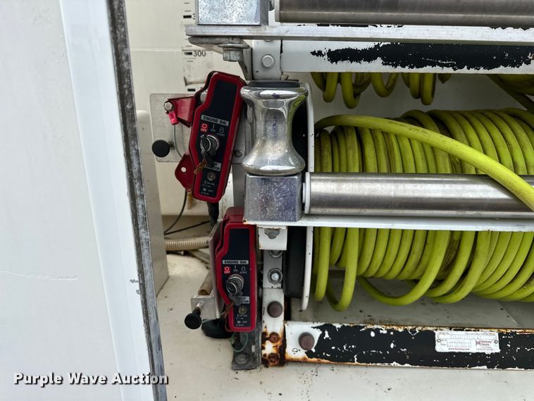 image for item EG1630 2012 Isuzu  NRR pressure washer truck