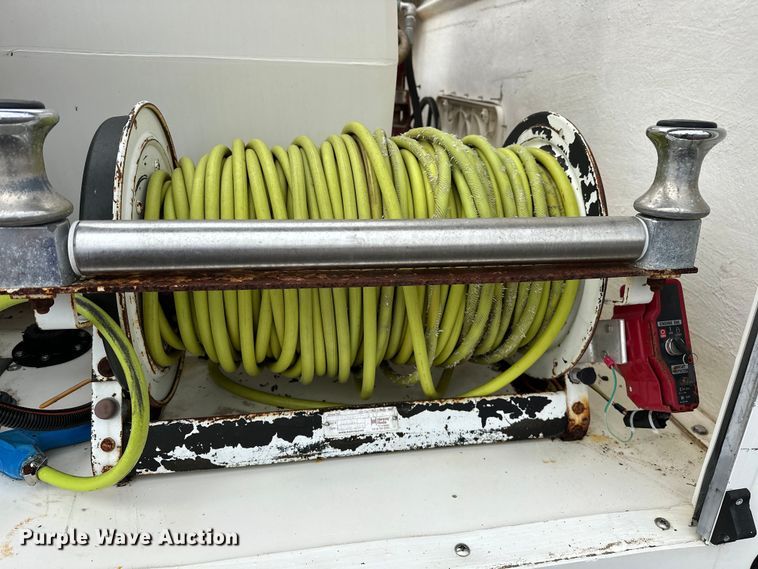 image for item EG1630 2012 Isuzu  NRR pressure washer truck