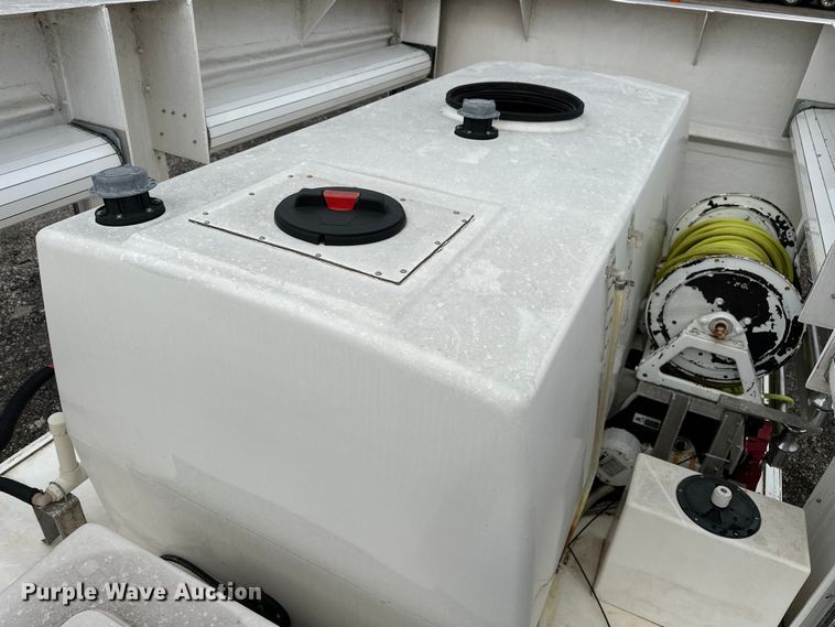 image for item EG1630 2012 Isuzu  NRR pressure washer truck