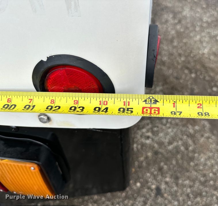 image for item EG1630 2012 Isuzu  NRR pressure washer truck