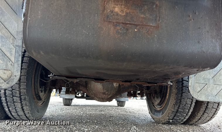 image for item EG1630 2012 Isuzu  NRR pressure washer truck