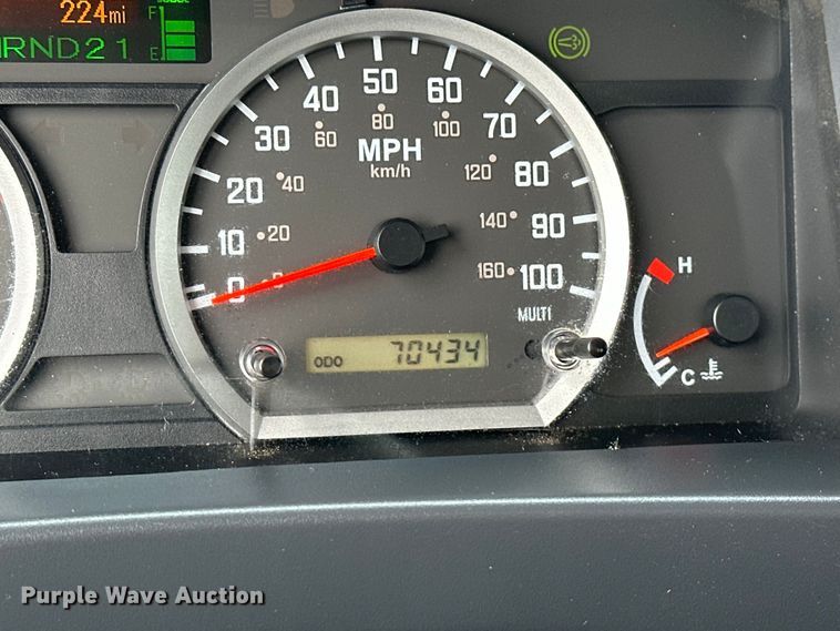 image for item EG1630 2012 Isuzu  NRR pressure washer truck