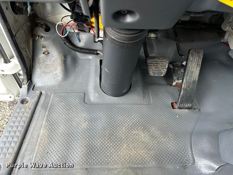 image for item EG1630 2012 Isuzu  NRR pressure washer truck