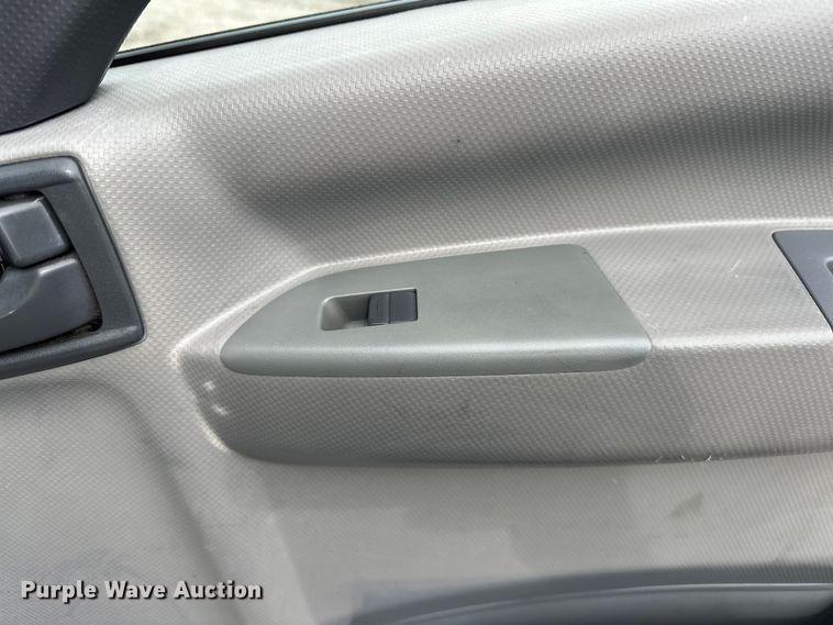 image for item EG1630 2012 Isuzu  NRR pressure washer truck