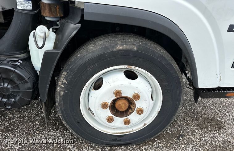 image for item EG1630 2012 Isuzu  NRR pressure washer truck