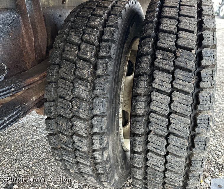 image for item EG1630 2012 Isuzu  NRR pressure washer truck