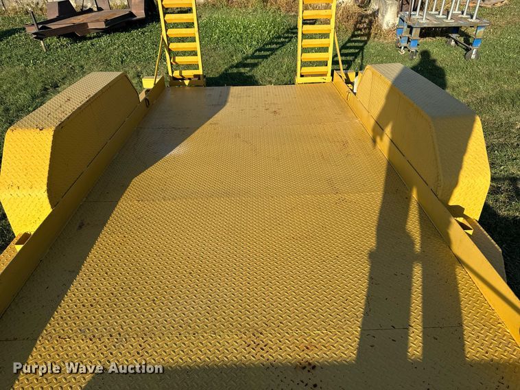 image for item EG6762 2009 Load Trail LTD equipment trailer