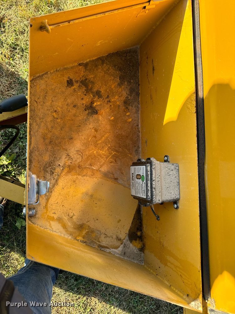 image for item EG6762 2009 Load Trail LTD equipment trailer