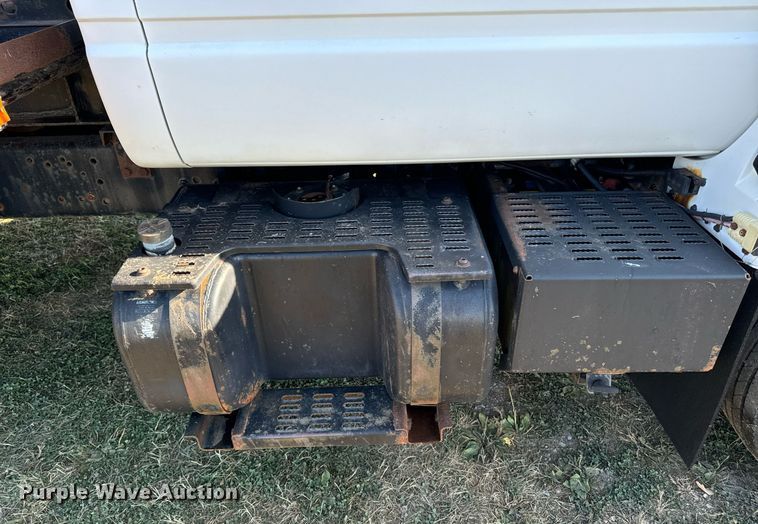 image for item EG6766 2000 Chevrolet C6500 rollback truck