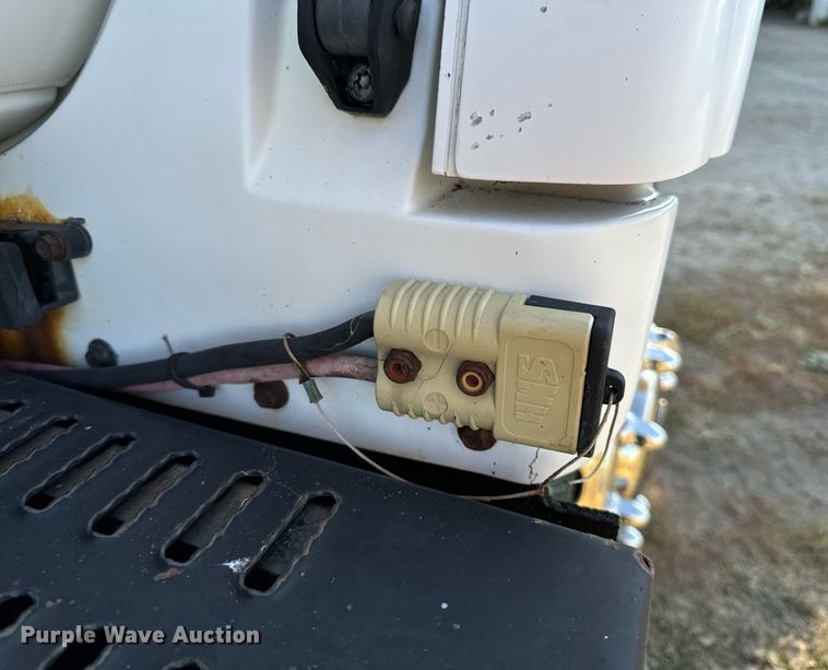 image for item EG6766 2000 Chevrolet C6500 rollback truck