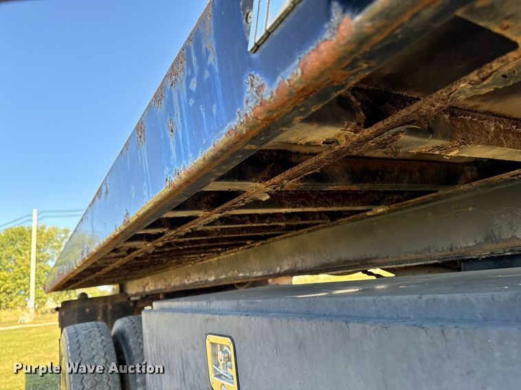 image for item EG6766 2000 Chevrolet C6500 rollback truck