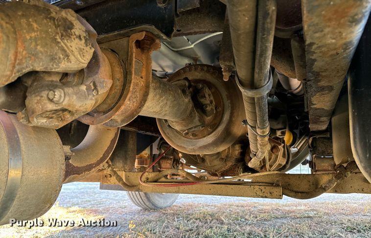 image for item EG6766 2000 Chevrolet C6500 rollback truck