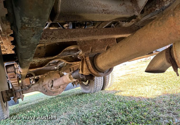 image for item EG6766 2000 Chevrolet C6500 rollback truck