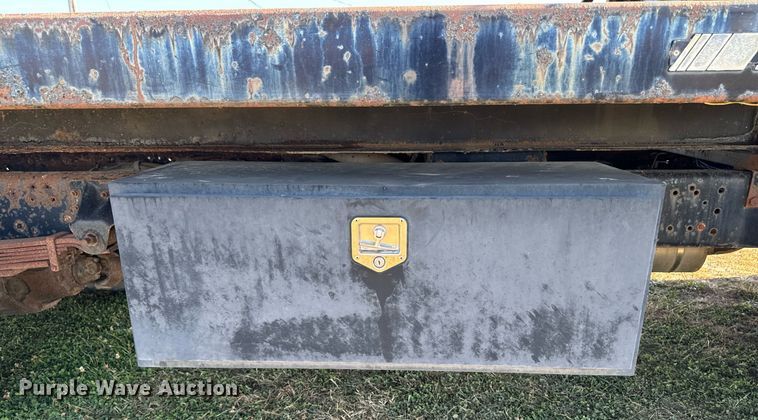 image for item EG6766 2000 Chevrolet C6500 rollback truck