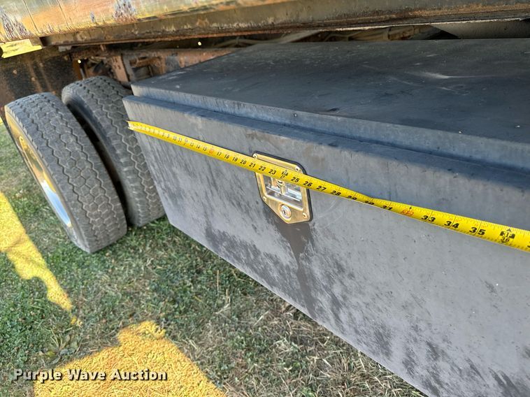 image for item EG6766 2000 Chevrolet C6500 rollback truck