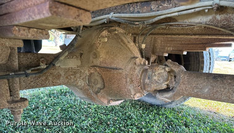 image for item EG6766 2000 Chevrolet C6500 rollback truck