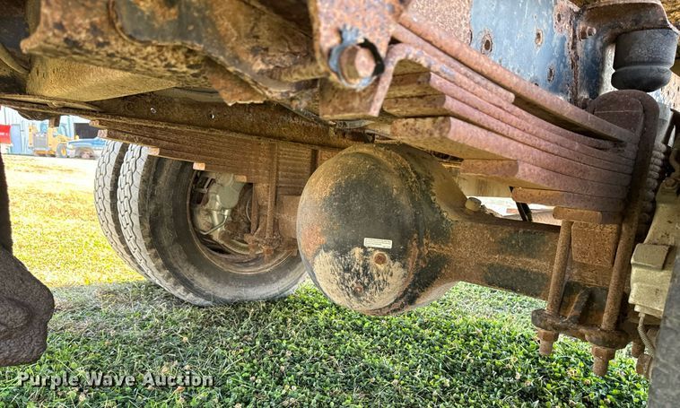 image for item EG6766 2000 Chevrolet C6500 rollback truck