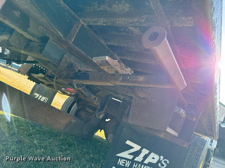 image for item EG6766 2000 Chevrolet C6500 rollback truck