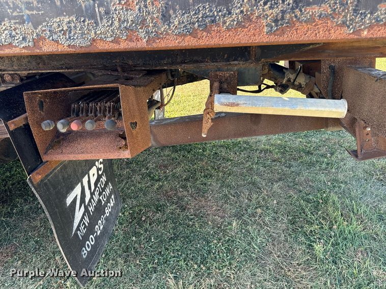 image for item EG6766 2000 Chevrolet C6500 rollback truck