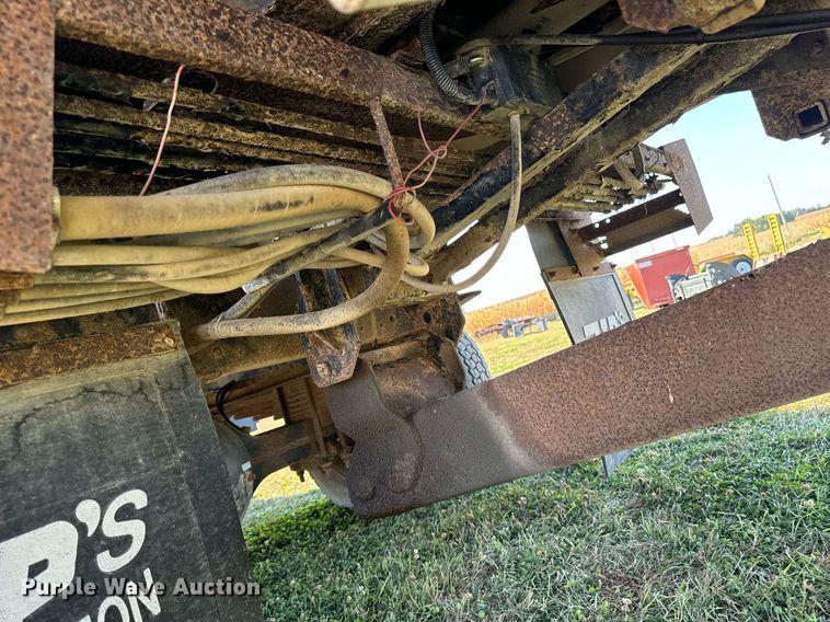 image for item EG6766 2000 Chevrolet C6500 rollback truck