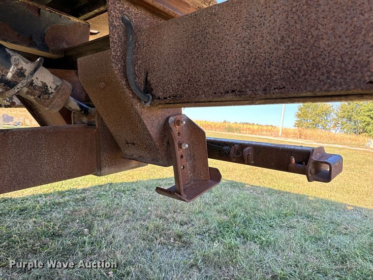 image for item EG6766 2000 Chevrolet C6500 rollback truck