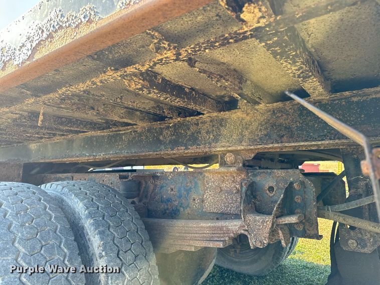 image for item EG6766 2000 Chevrolet C6500 rollback truck