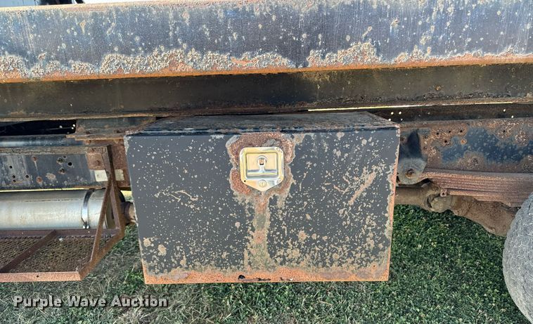 image for item EG6766 2000 Chevrolet C6500 rollback truck