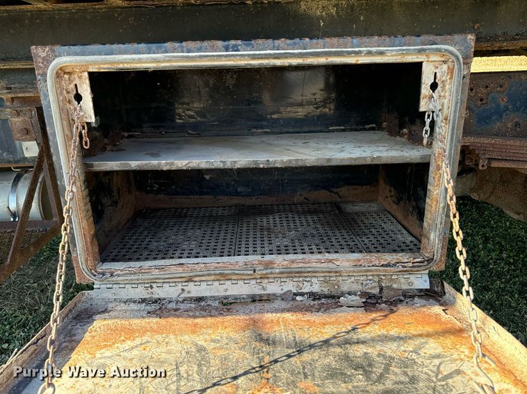 image for item EG6766 2000 Chevrolet C6500 rollback truck