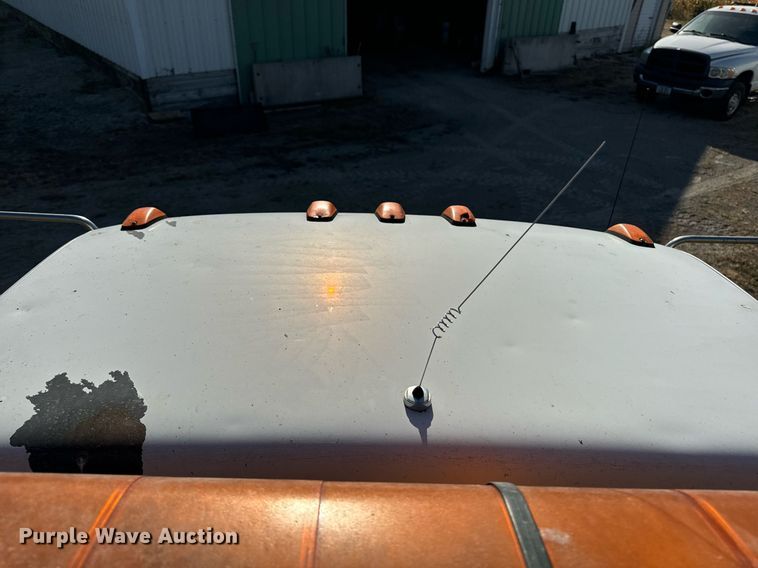 image for item EG6766 2000 Chevrolet C6500 rollback truck