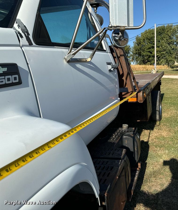 image for item EG6766 2000 Chevrolet C6500 rollback truck