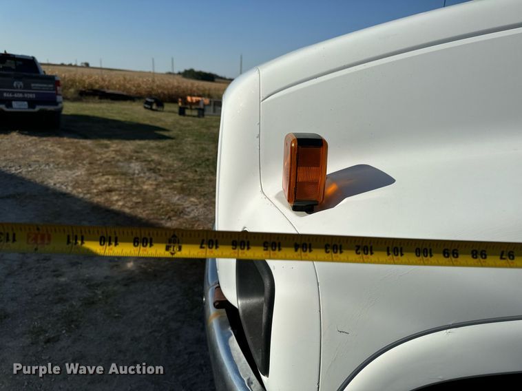 image for item EG6766 2000 Chevrolet C6500 rollback truck