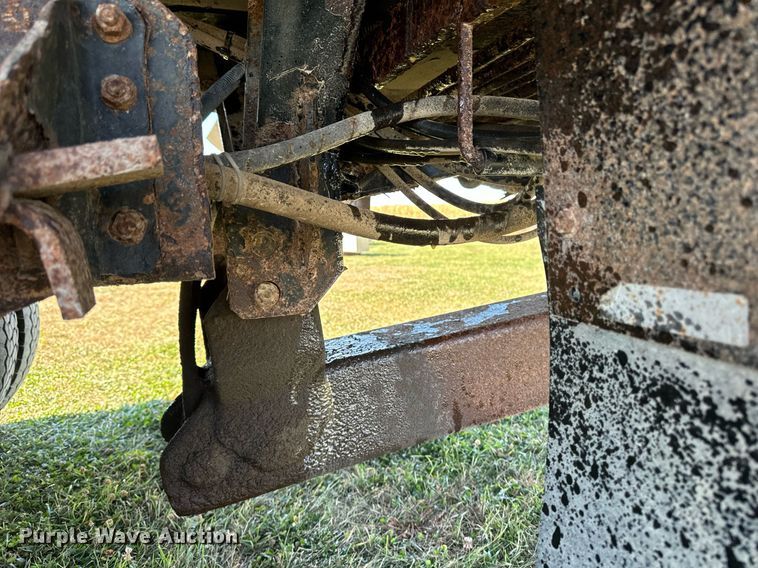 image for item EG6766 2000 Chevrolet C6500 rollback truck