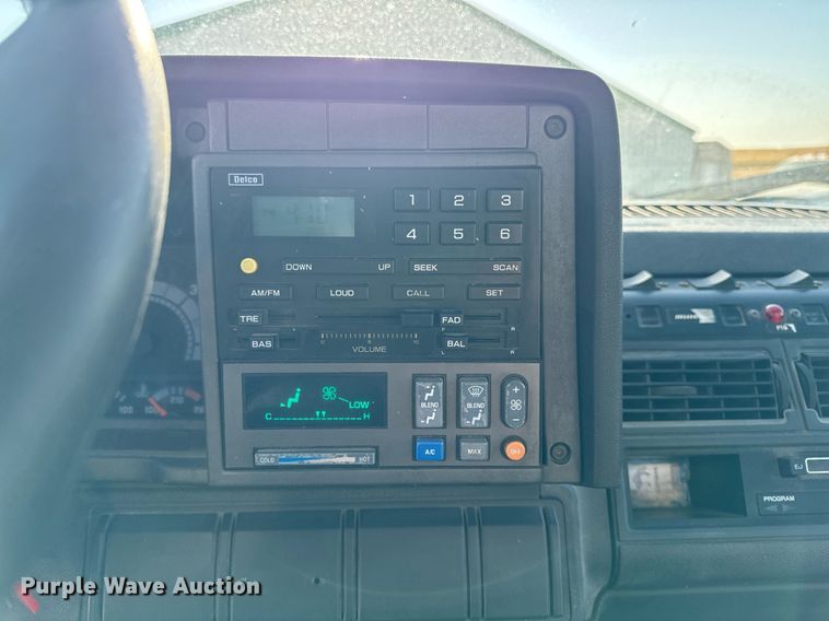 image for item EG6766 2000 Chevrolet C6500 rollback truck