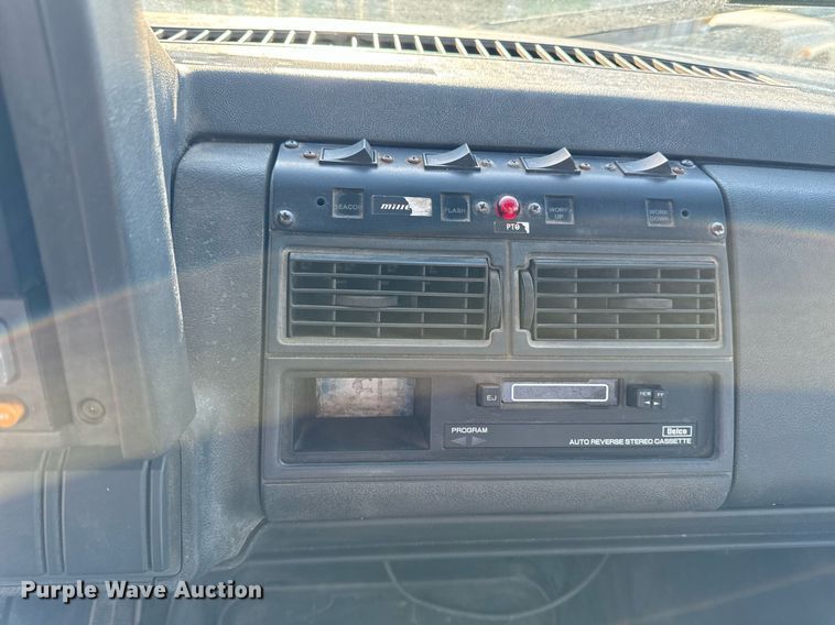 image for item EG6766 2000 Chevrolet C6500 rollback truck