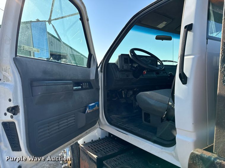 image for item EG6766 2000 Chevrolet C6500 rollback truck