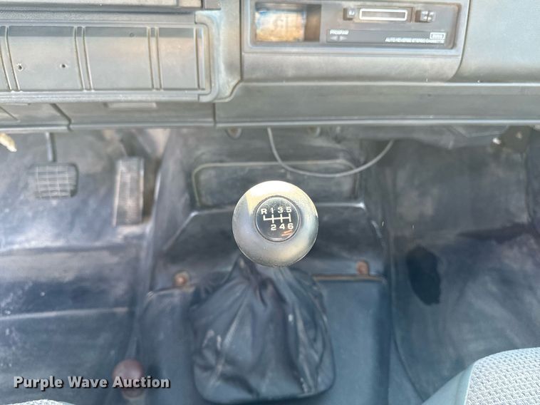 image for item EG6766 2000 Chevrolet C6500 rollback truck