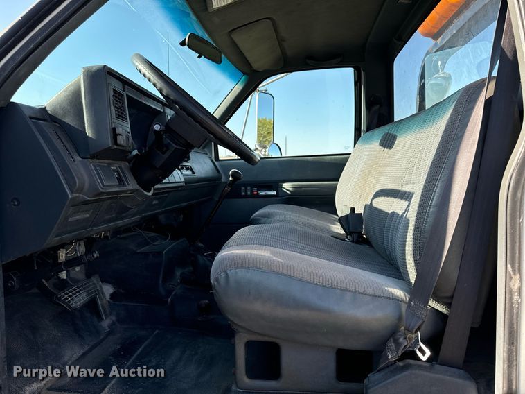 image for item EG6766 2000 Chevrolet C6500 rollback truck