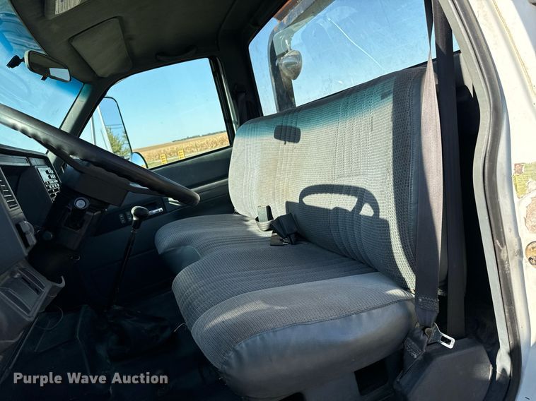 image for item EG6766 2000 Chevrolet C6500 rollback truck