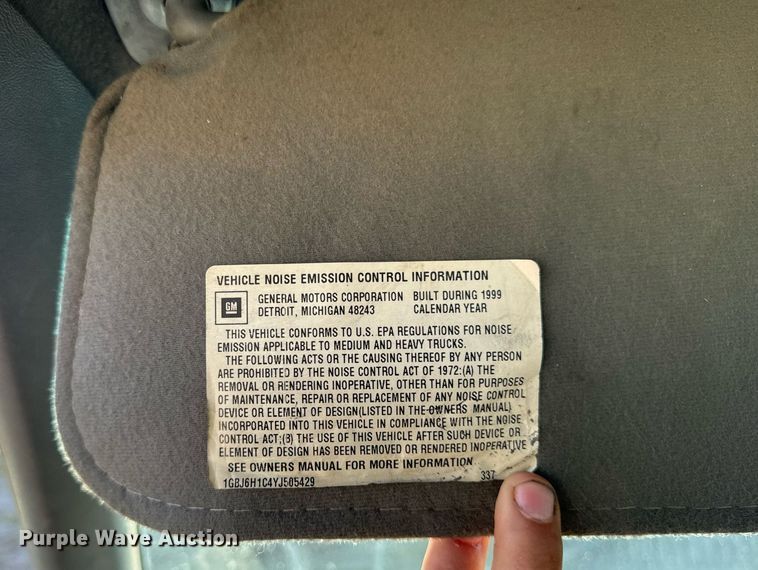 image for item EG6766 2000 Chevrolet C6500 rollback truck