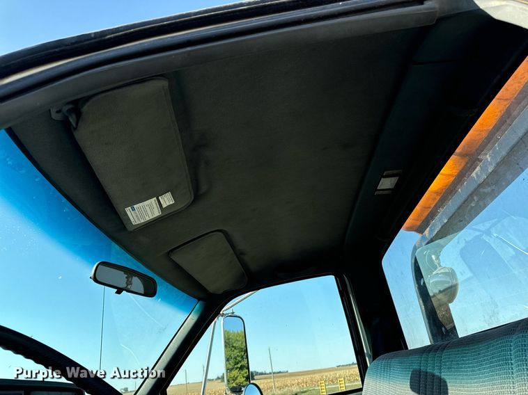 image for item EG6766 2000 Chevrolet C6500 rollback truck