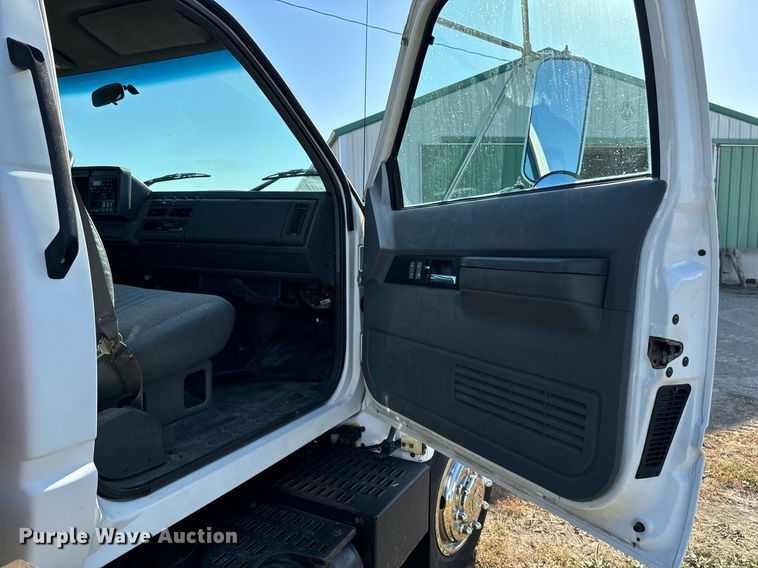 image for item EG6766 2000 Chevrolet C6500 rollback truck