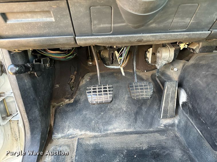 image for item EG6766 2000 Chevrolet C6500 rollback truck