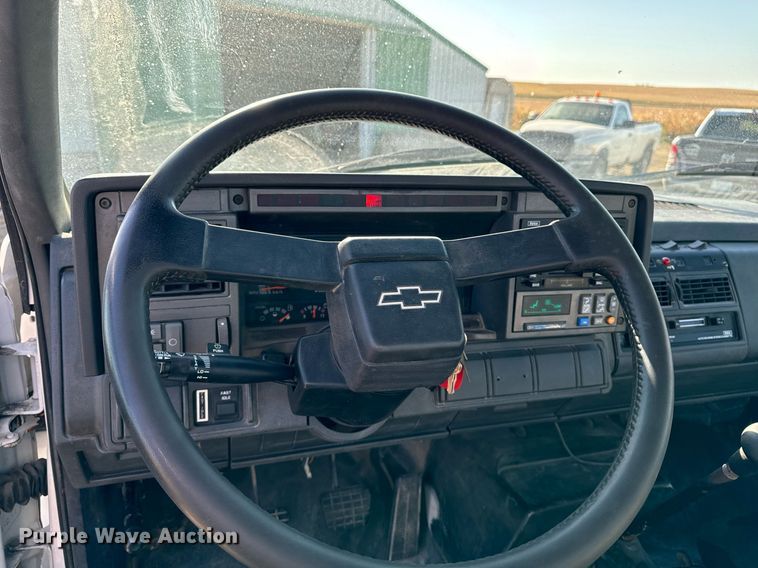 image for item EG6766 2000 Chevrolet C6500 rollback truck