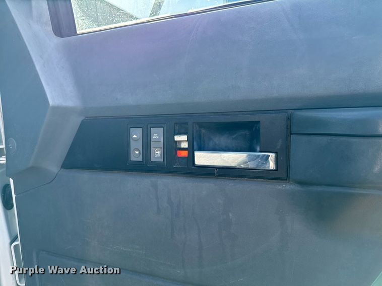 image for item EG6766 2000 Chevrolet C6500 rollback truck